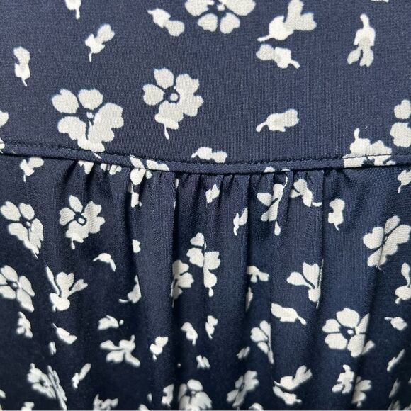 Banana Republic Women’s Blouse Size Medium Blue White Sleeveless Front Tie - Picture 9 of 11